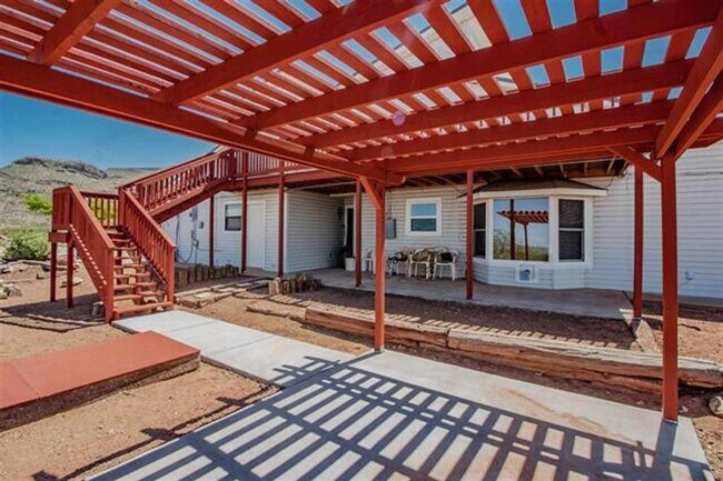 Building Photo - Home With All The Right Views!