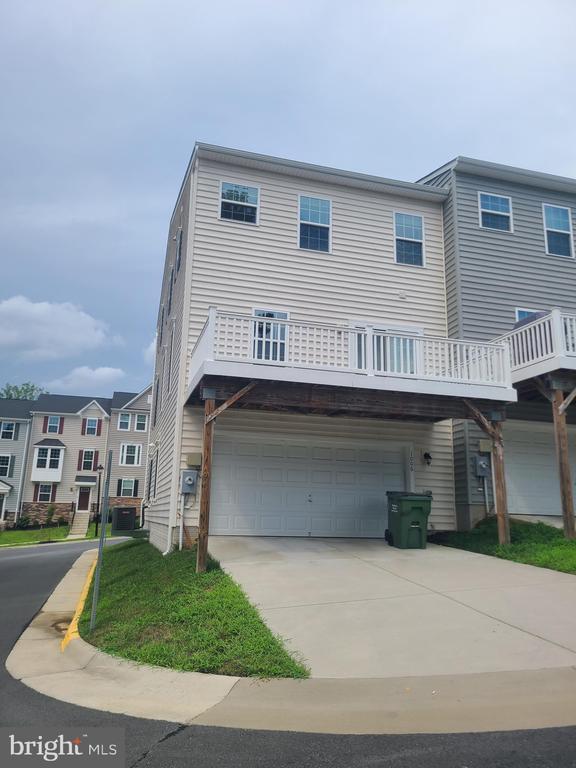 Building Photo - 1006 Valley Run Dr