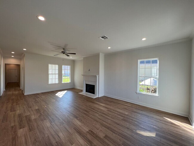 Building Photo - 3BR Home in Desirable Village at Conway – Prime Prairieville Location