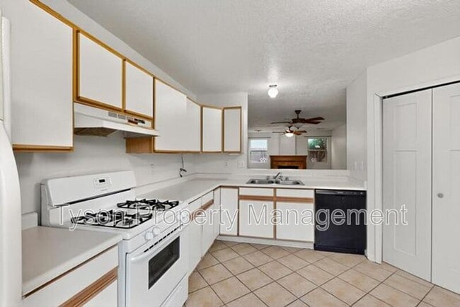 Building Photo - 3013 Taos Meadows Dr NE