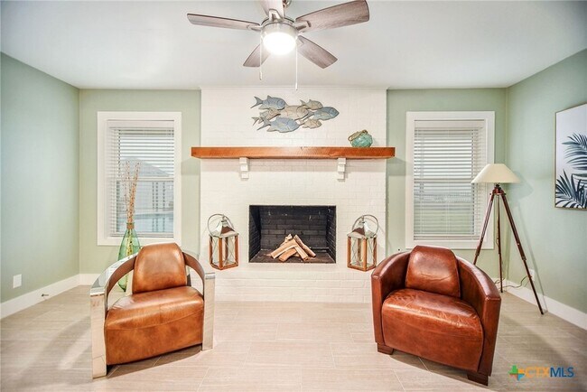Building Photo - 8 Las Brisas Pl