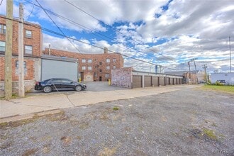 Building Photo - 530 Main St