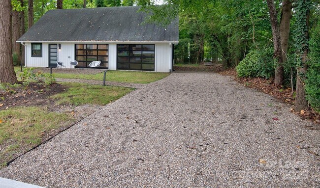 Building Photo - 3945 Rockfern Rd