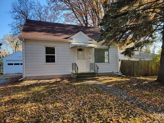 Building Photo - 1511 10th Ave