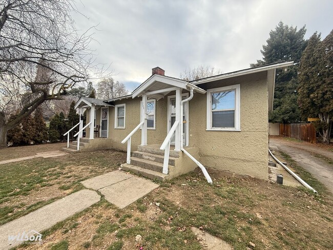 Building Photo - 2bd/1ba Duplex near Franklin Park !