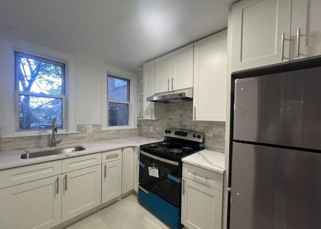 Building Photo - 1 bedroom in SUNNYSIDE NY 11104