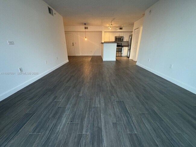 Building Photo - 1155 Brickell Bay Dr