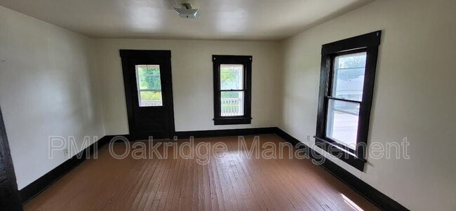 Building Photo - 416 S Main St