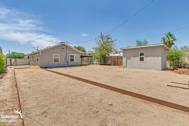 Building Photo - Spacious 3Bdm 1Ba Home In Central Phoenix!