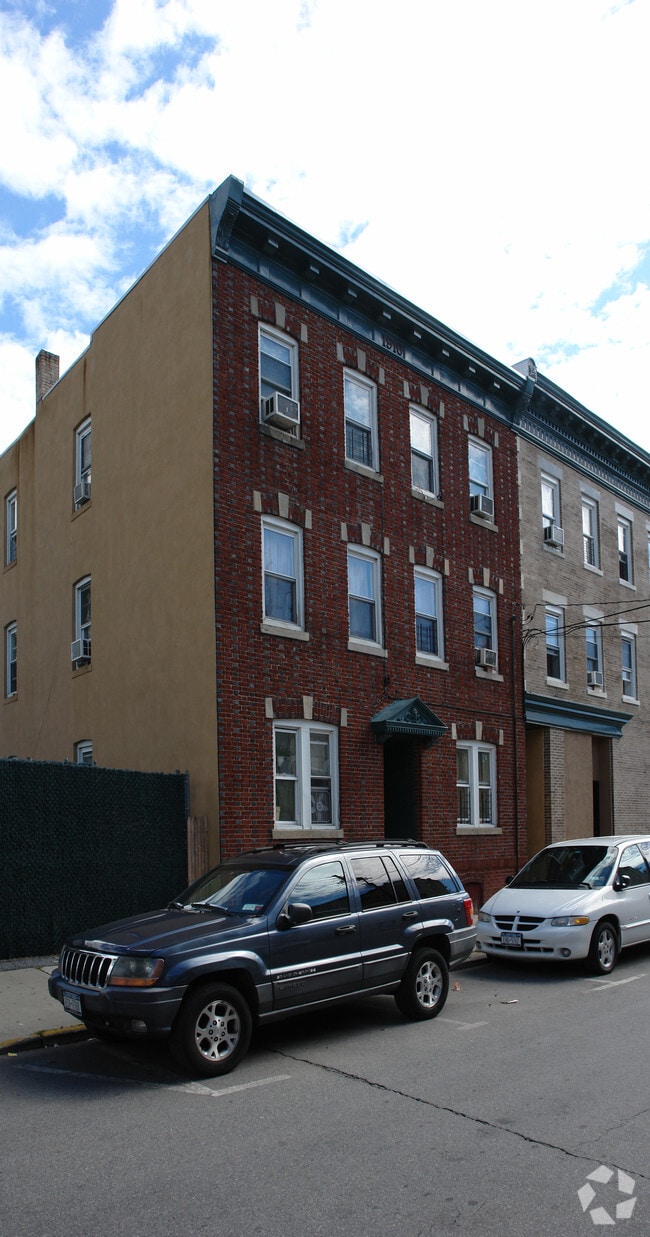 Primary Photo - 5 Clinton St