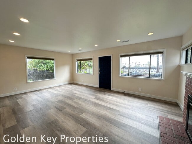 Building Photo - Beautifully remodeled single-level home in...