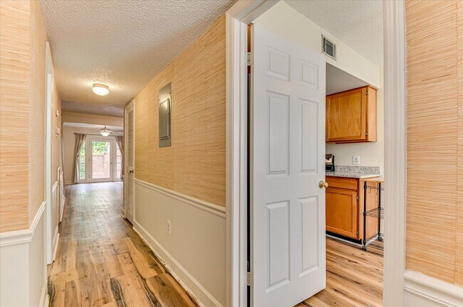 Building Photo - 407 Folkstone Cir