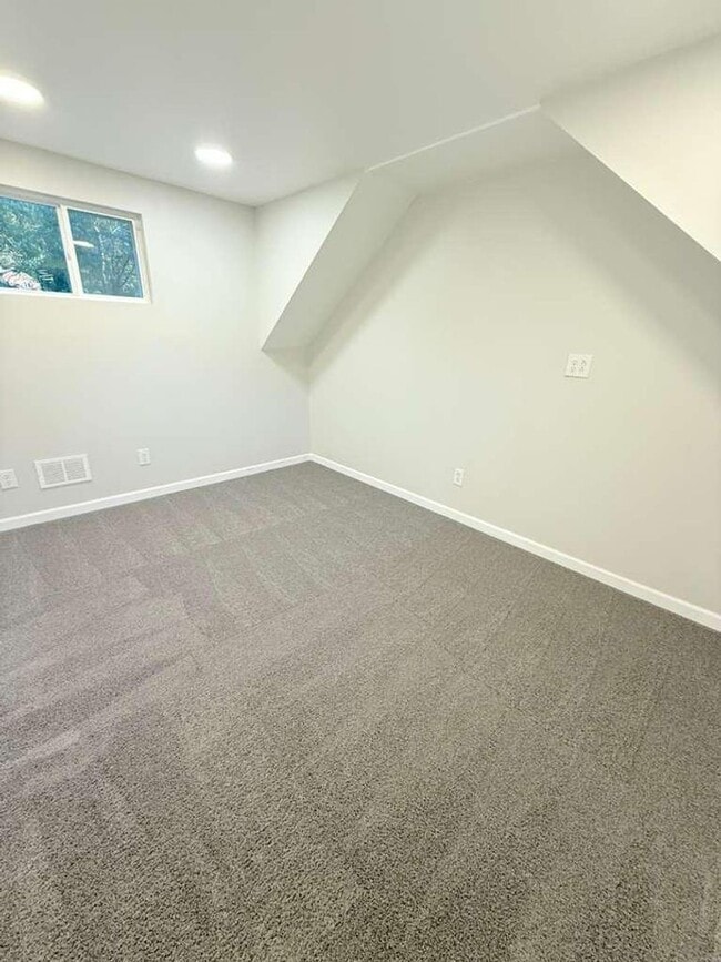 Building Photo - Spacious and beautifully updated 4-bedroom...