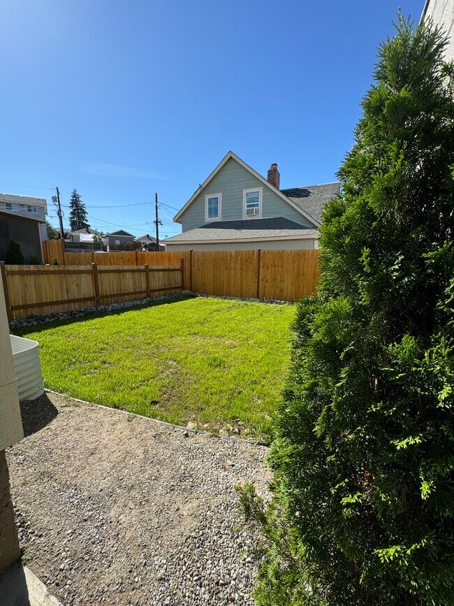 Building Photo - 410 Kittitas St