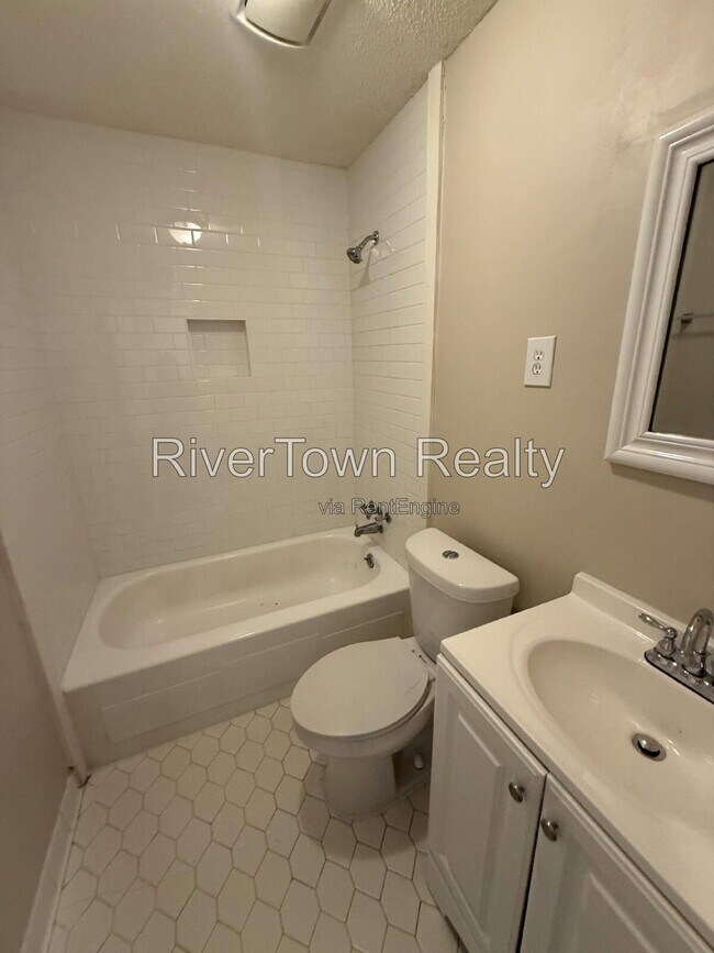 Building Photo - 3236 Sweet Springs Dr