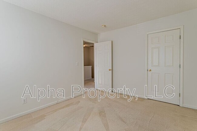 Building Photo - 119 Waterford Park Dr