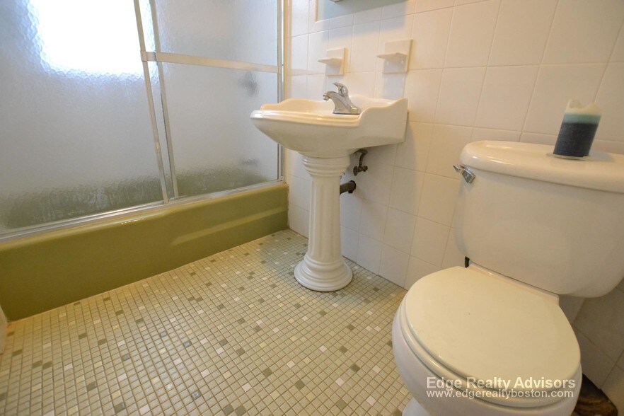 Building Photo - 22-24 Everett Sq. Unit 1