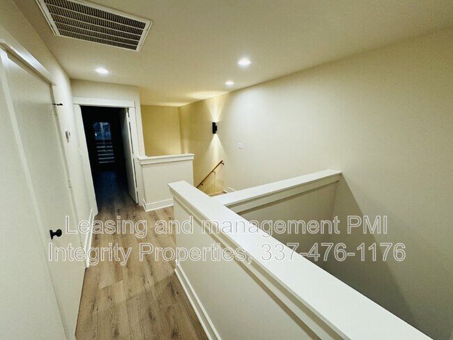 Building Photo - 136 Greentree Dr