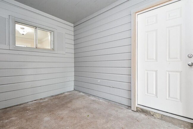 Building Photo - 44 Farrell St