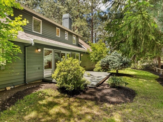 Building Photo - Stunning Custom Home 4 Bedroom in the Gate...