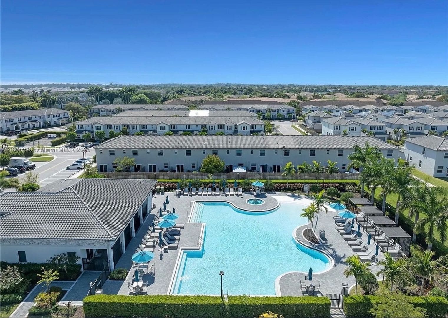 Building Photo - 2605 SE 11th Ct