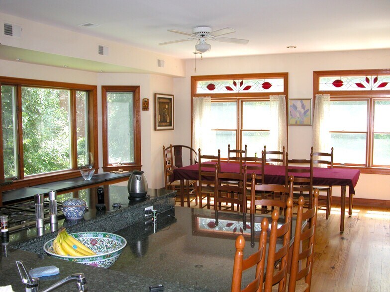 Building Photo - 324 Little Falls St