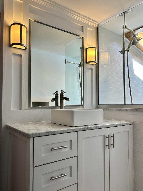 Building Photo - 337 ME-133