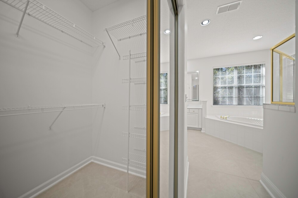 Building Photo - 10061 Vineyard Lake Rd E