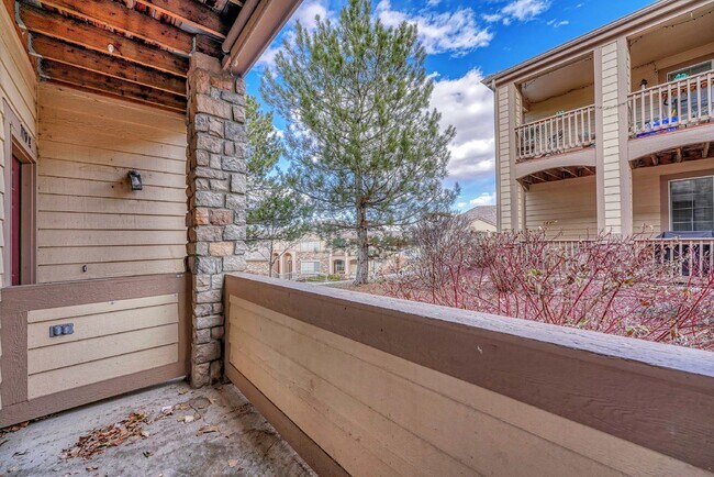 Building Photo - $2,040.95, 2 bed, 2 bath Condo located in Aurora with Central AC and In Unit Laundry