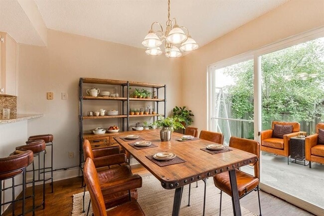 Building Photo - 2611 Ektom Dr