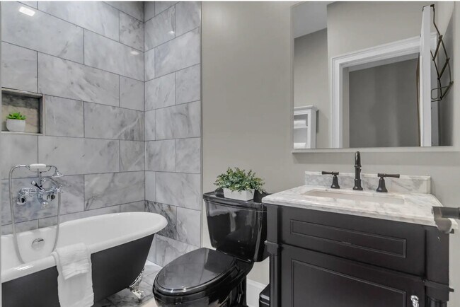 Building Photo - 4779 Holbird St