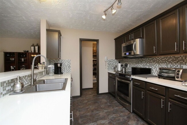 Building Photo - 8051 Bay Branch Dr