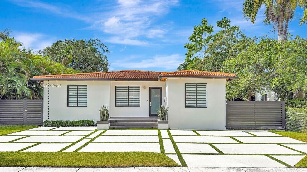 Building Photo - 130 SW 26th Rd