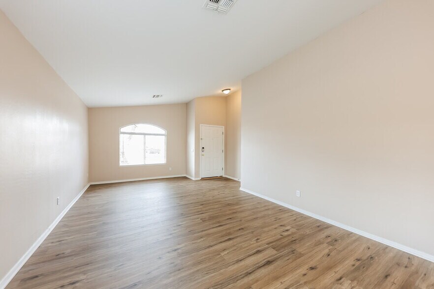 Building Photo - 14067 W Two Guns Trail