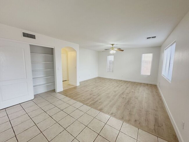 Building Photo - MOVE IN SPECIALS!! 15 DAYS RENT FREE!! Wonderful large, 4 br 2.5 ba family home in Johnson Ranch