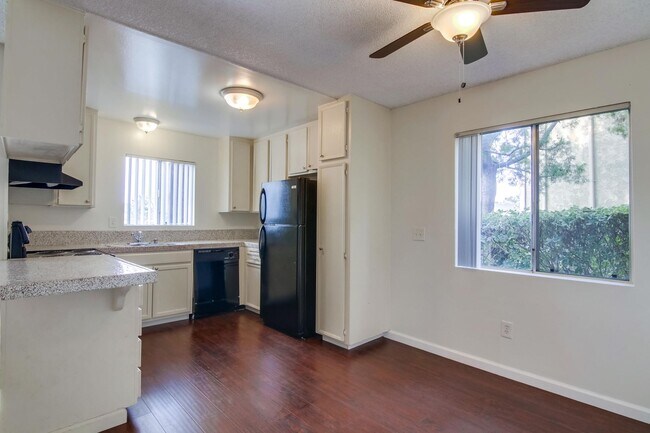 Building Photo - Remodeled 3 Bed/ 2 Bath Clairemont Mesa