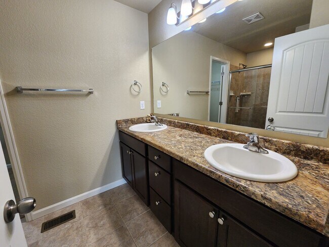 Building Photo - Quiet 2 bed 3 bath home in the 80923 area!!