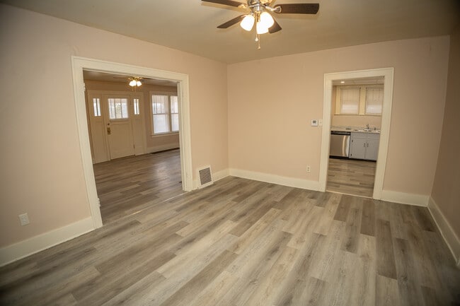 Building Photo - 927 E Dunklin St