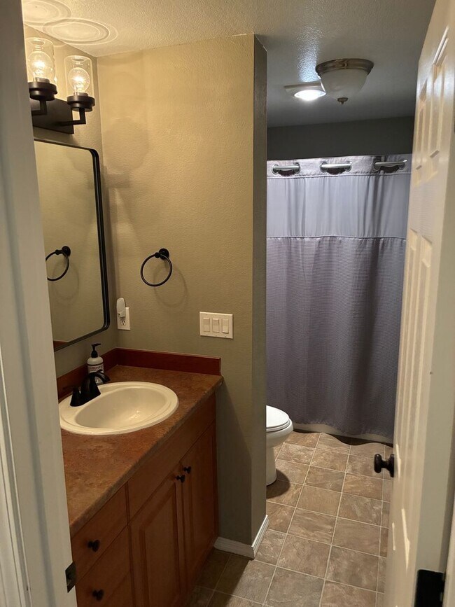 Building Photo - Mill Creek - Country Club Condo