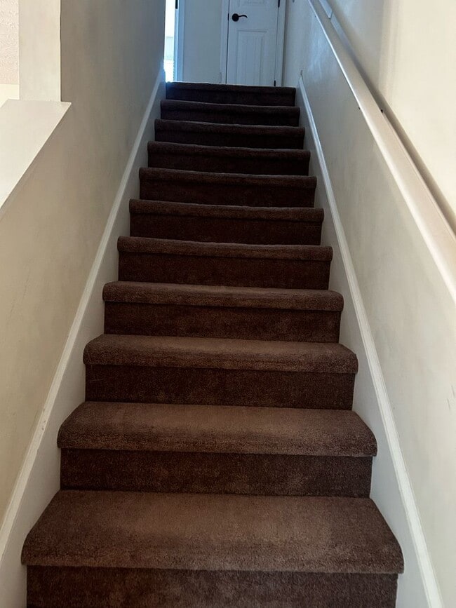 Building Photo - Two Bedroom Townhouse in Tavern Grove!