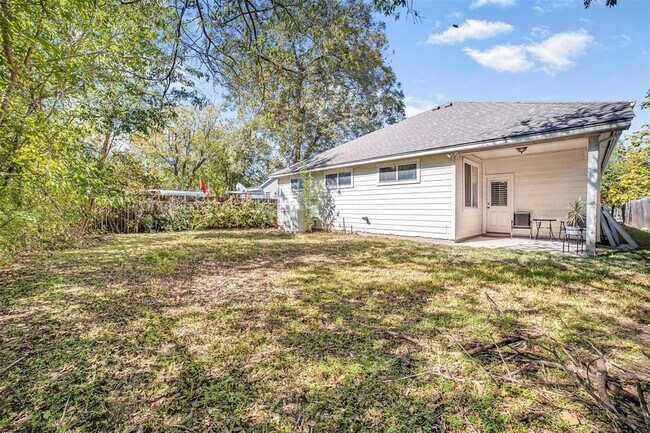 Building Photo - 409 E Austin Ave