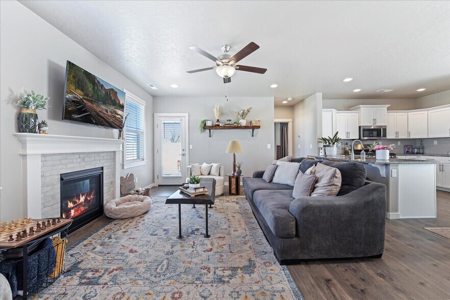 Building Photo - 3378 S Cabin Creek Way