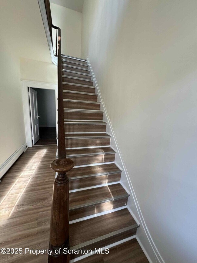 Building Photo - 1721 N Sumner Ave