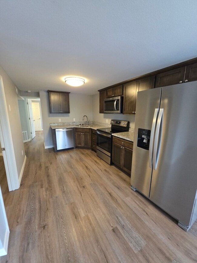 Building Photo - 709 W 13th St