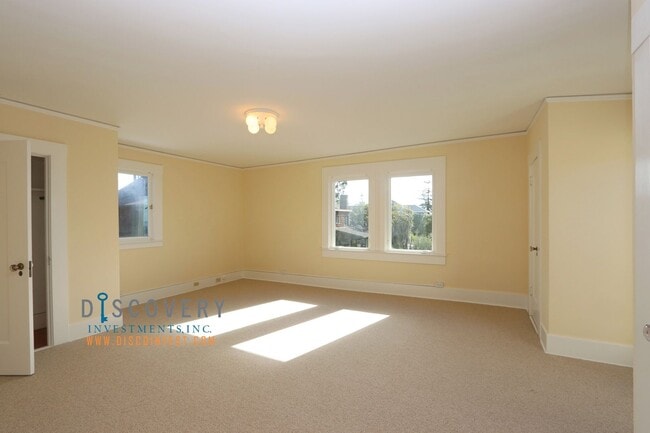 Building Photo - Traditional Six Bedroom Home with Exceptional SF Bay Views with In Law Unit