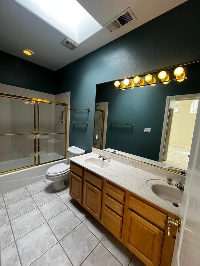 Building Photo - COMING SOON 3 bedroom 2 bath Townhouse Located In Sandia Heights!