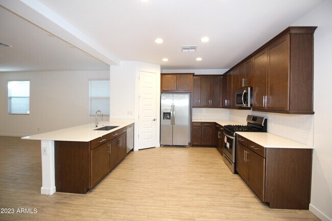 Building Photo - 12463 W Kaler Dr
