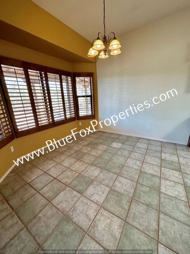 Building Photo - 4814 N Castle Ridge Rd