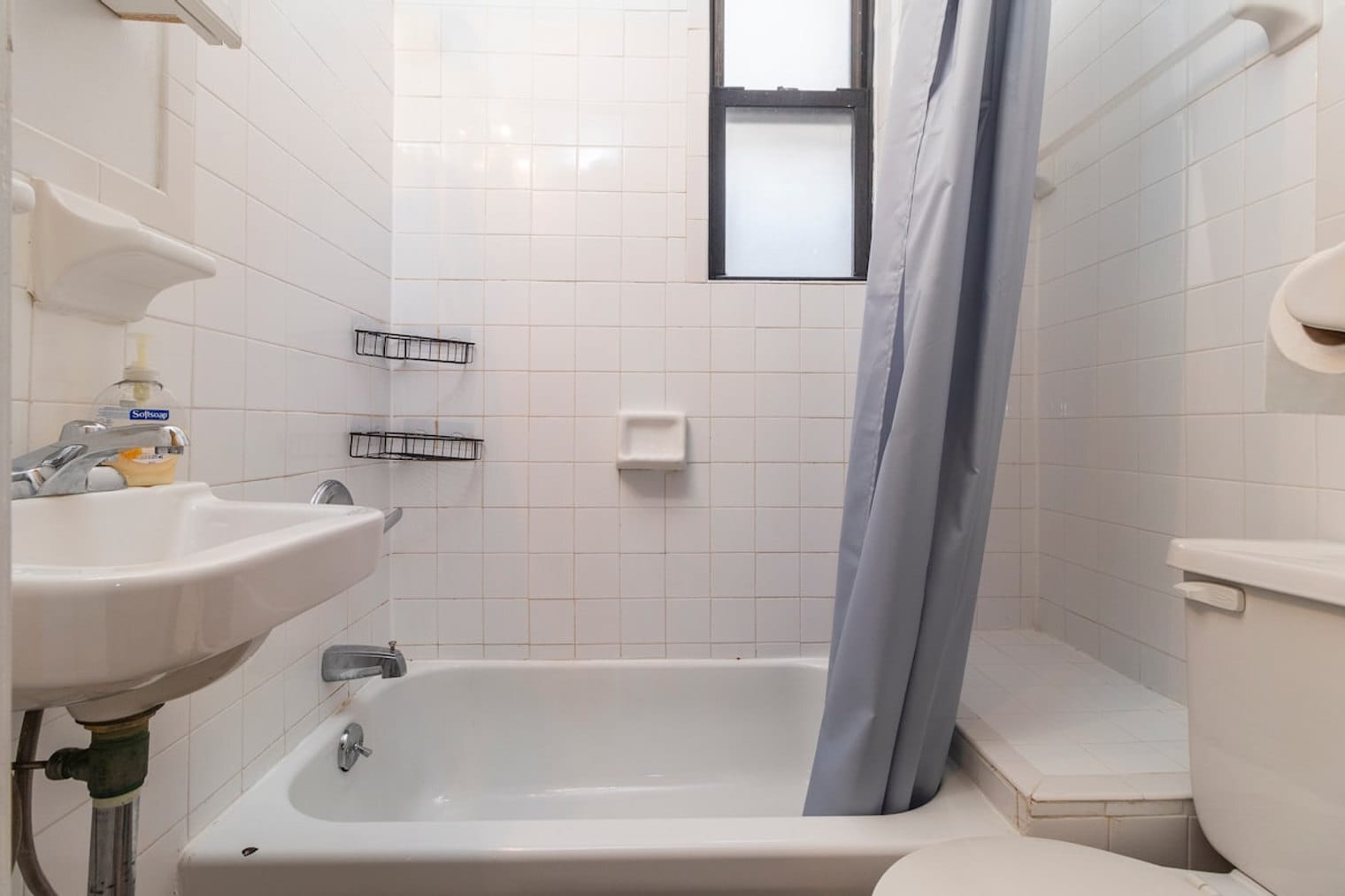 Building Photo - 320 E 93rd St