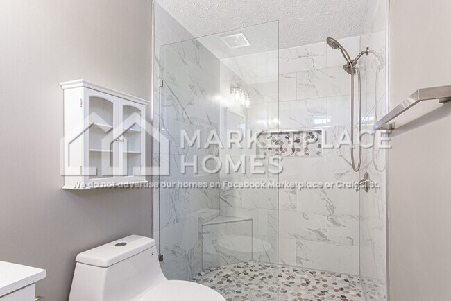 Building Photo - 602 Spanish Oak Dr